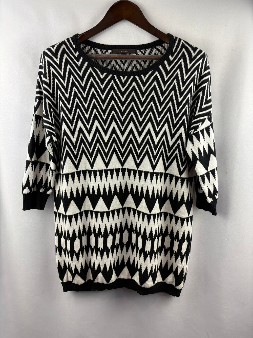 Women’s Fever Small Black & White Abstract Pattern Sweater